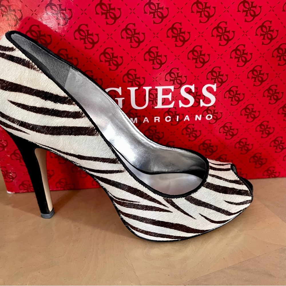 Guess Pumps